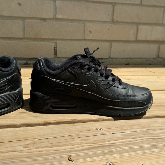 Youth Nike Air Max 90’s - all black - Picture 6 of 10